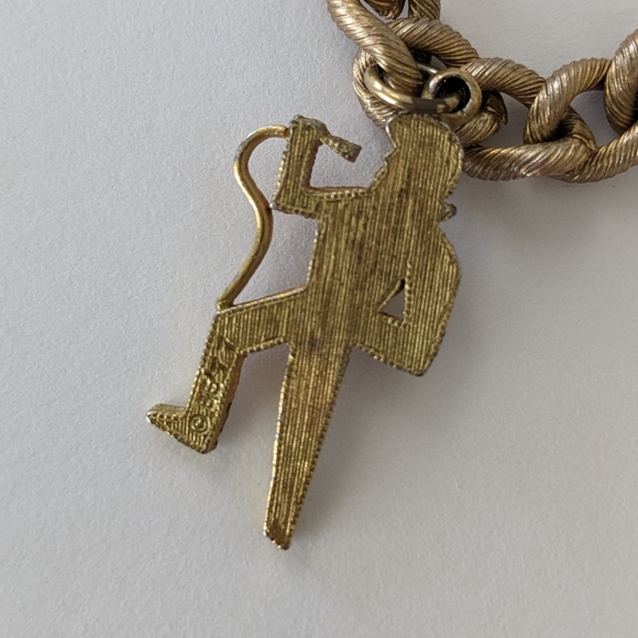 VTG SIGNED 1977 ELVIS GOLD TONE CHARM BRACELET - Picture 8 of 10